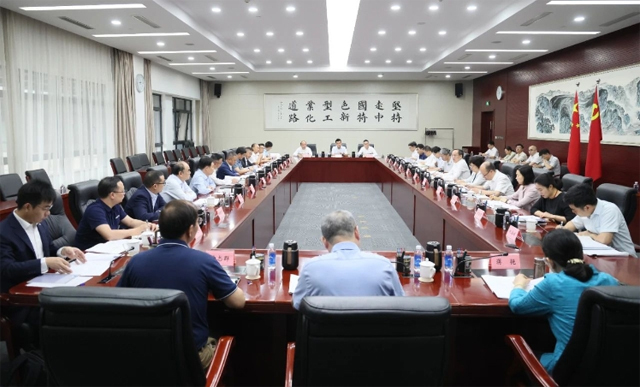 工业和信息化部召开光伏行业制造业企业座谈会