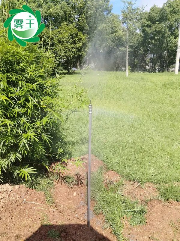 霧王旋轉(zhuǎn)霧樁發(fā)力國道降塵：360°噴霧沉降G235路段沿線粉塵